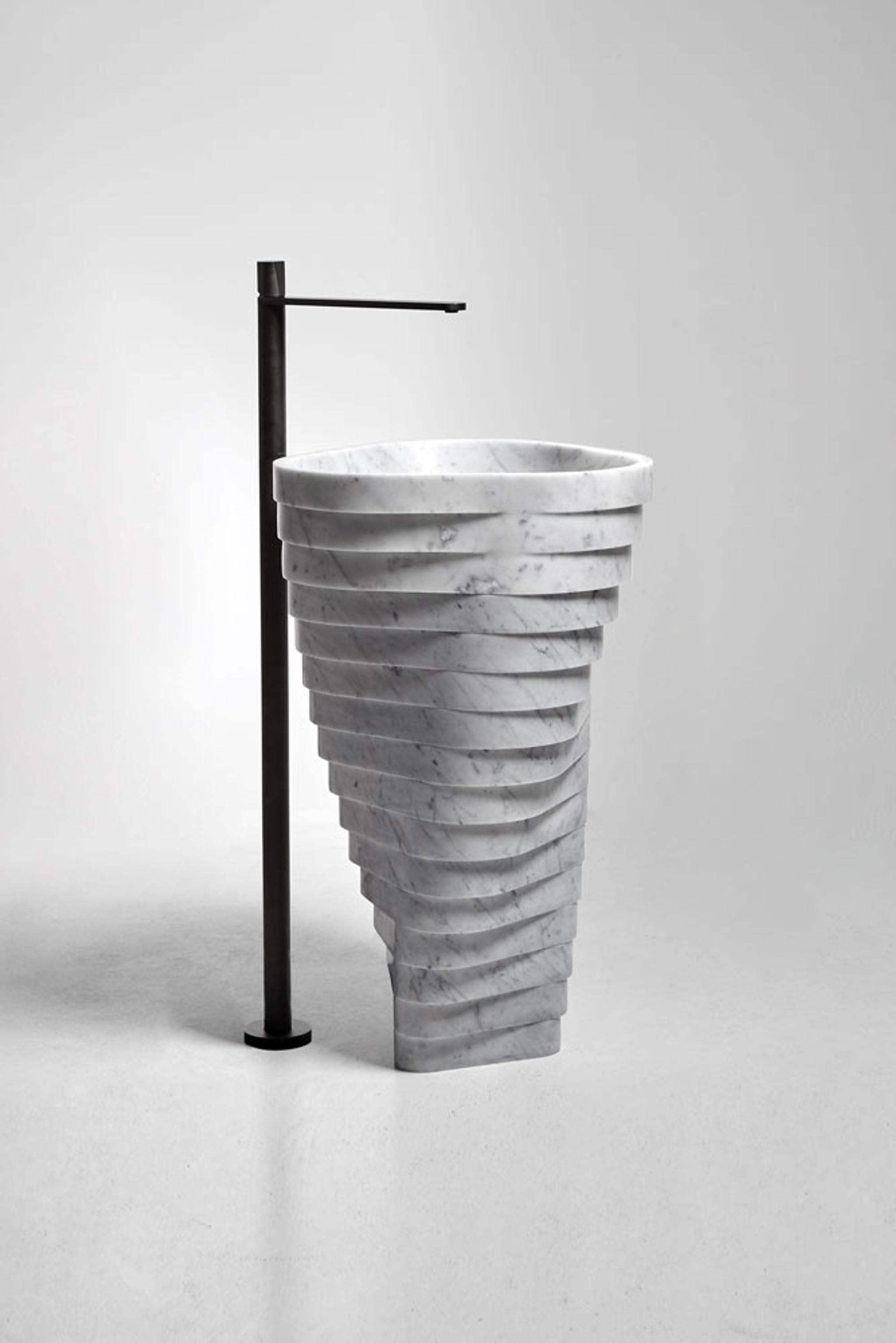 Lavabo Vortice đặt sàn — lavabo đá tự nhiên Rochelle