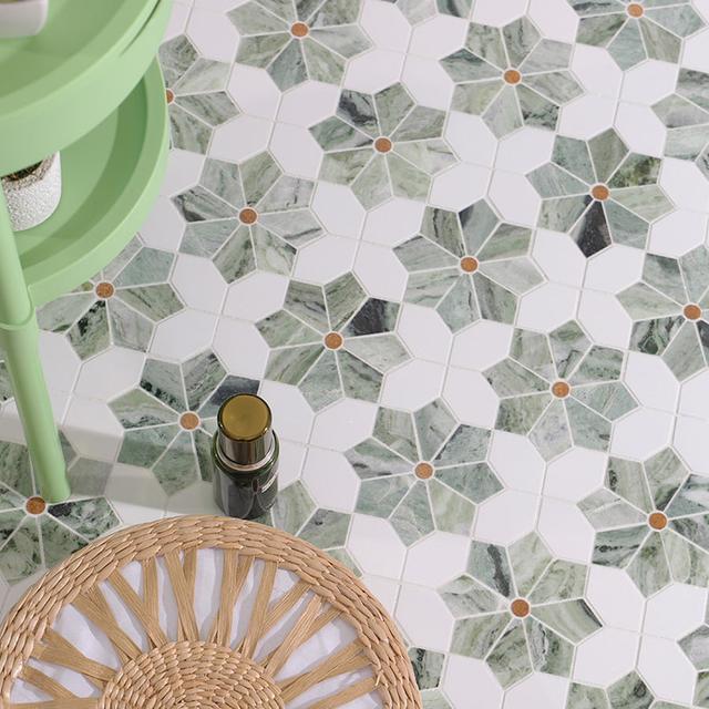 Green Gradient Floral Marble Mosaic Tiles with Gold Center — mosaic hoa văn waterjet bằng đá marble trắng & xanh lục