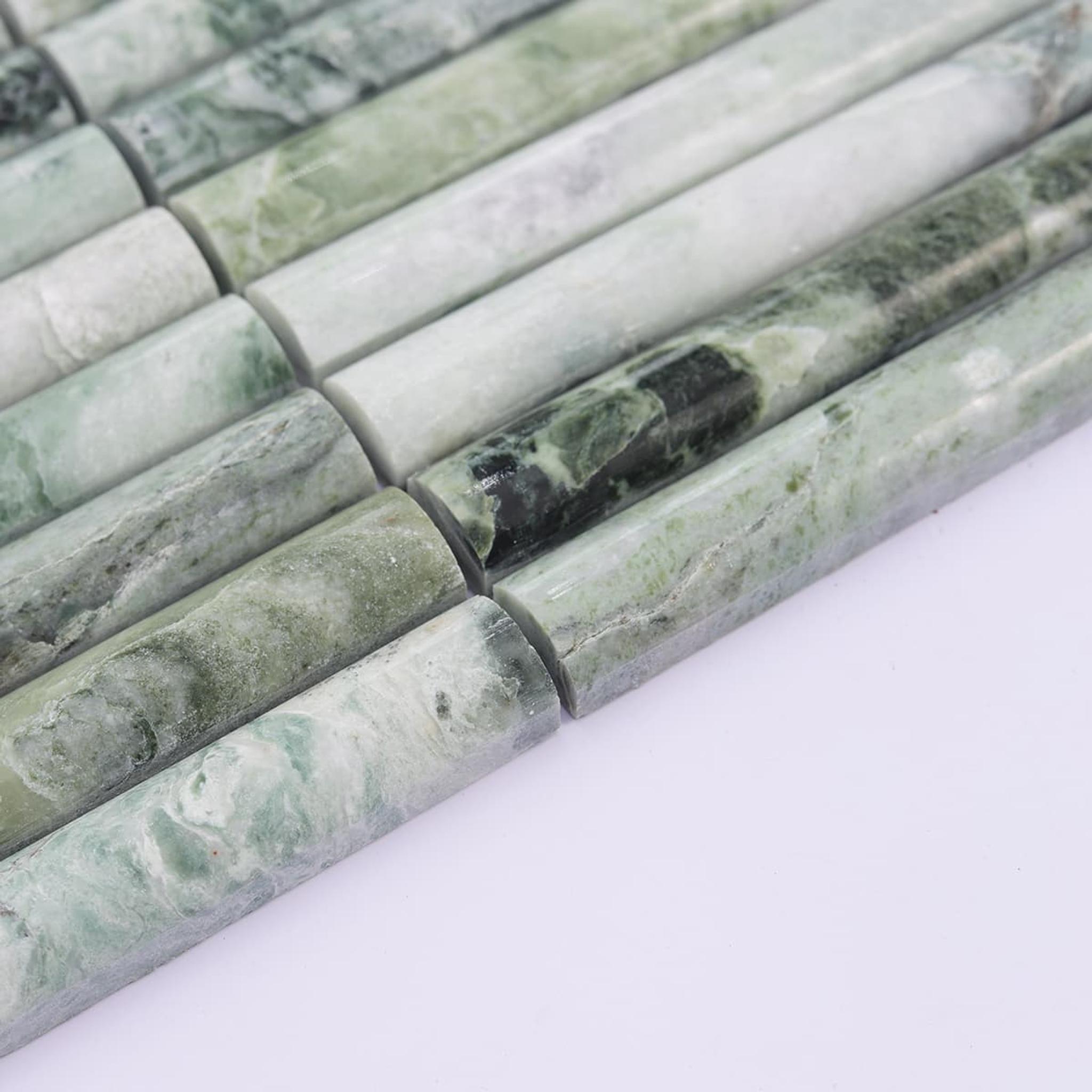 Emerald Green Fluted Marble Mosaic Wall Tile — mosaic rãnh sọc (fluted) bằng đá marble xanh lục