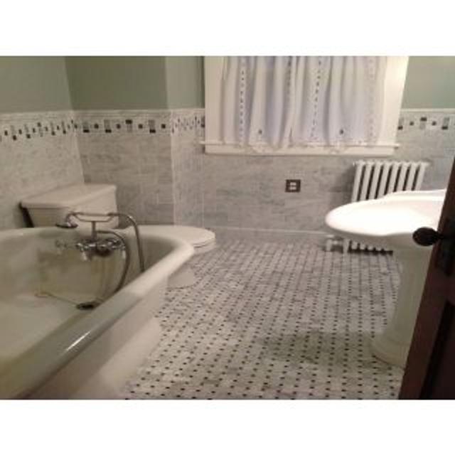 Phào chỉ đá Carrara Baseboard (phào chân tường) — bề mặt mài mờ (honed), Rochelle Stone