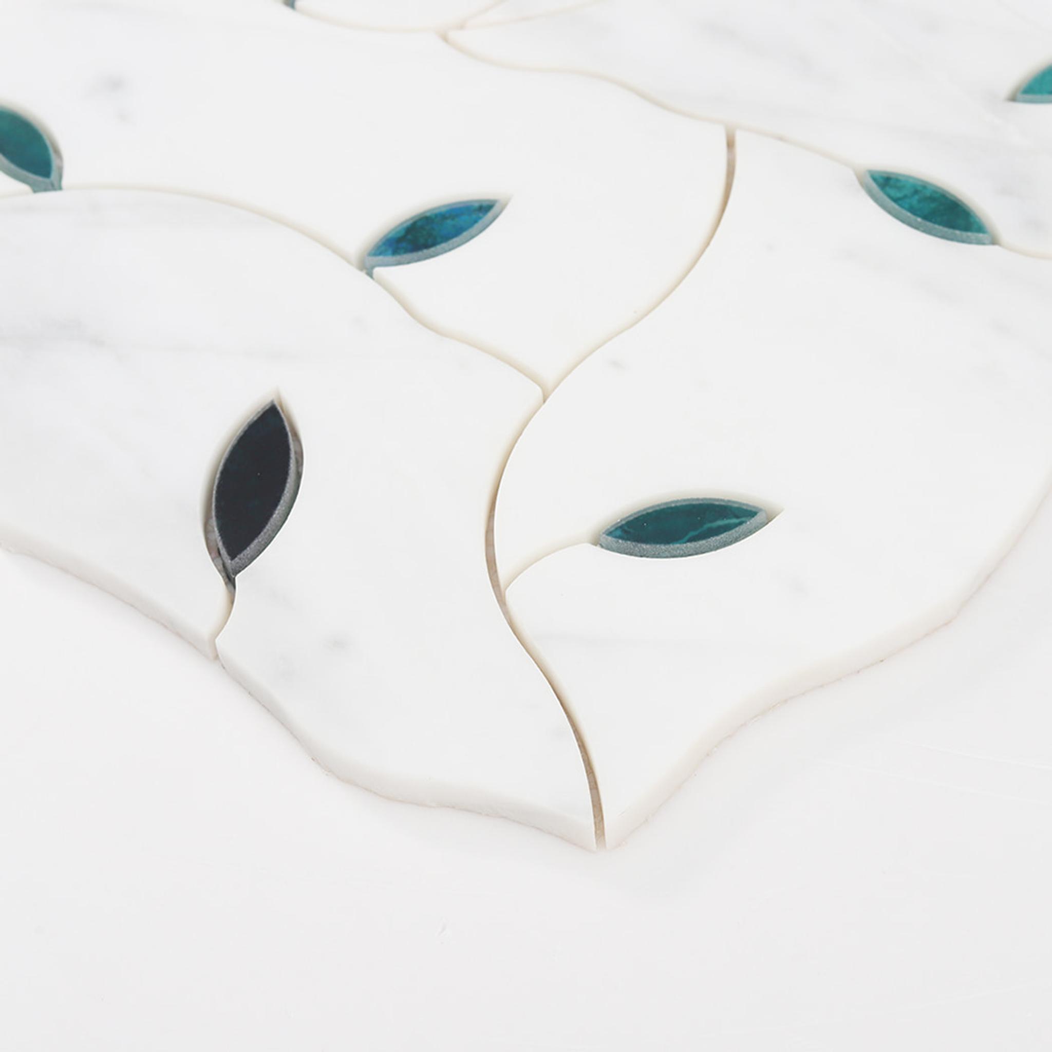 White Marble Waterjet Mosaic Wall Tile Pattern with Teal Glass Leaf — mosaic hoa văn waterjet bằng đá marble trắng