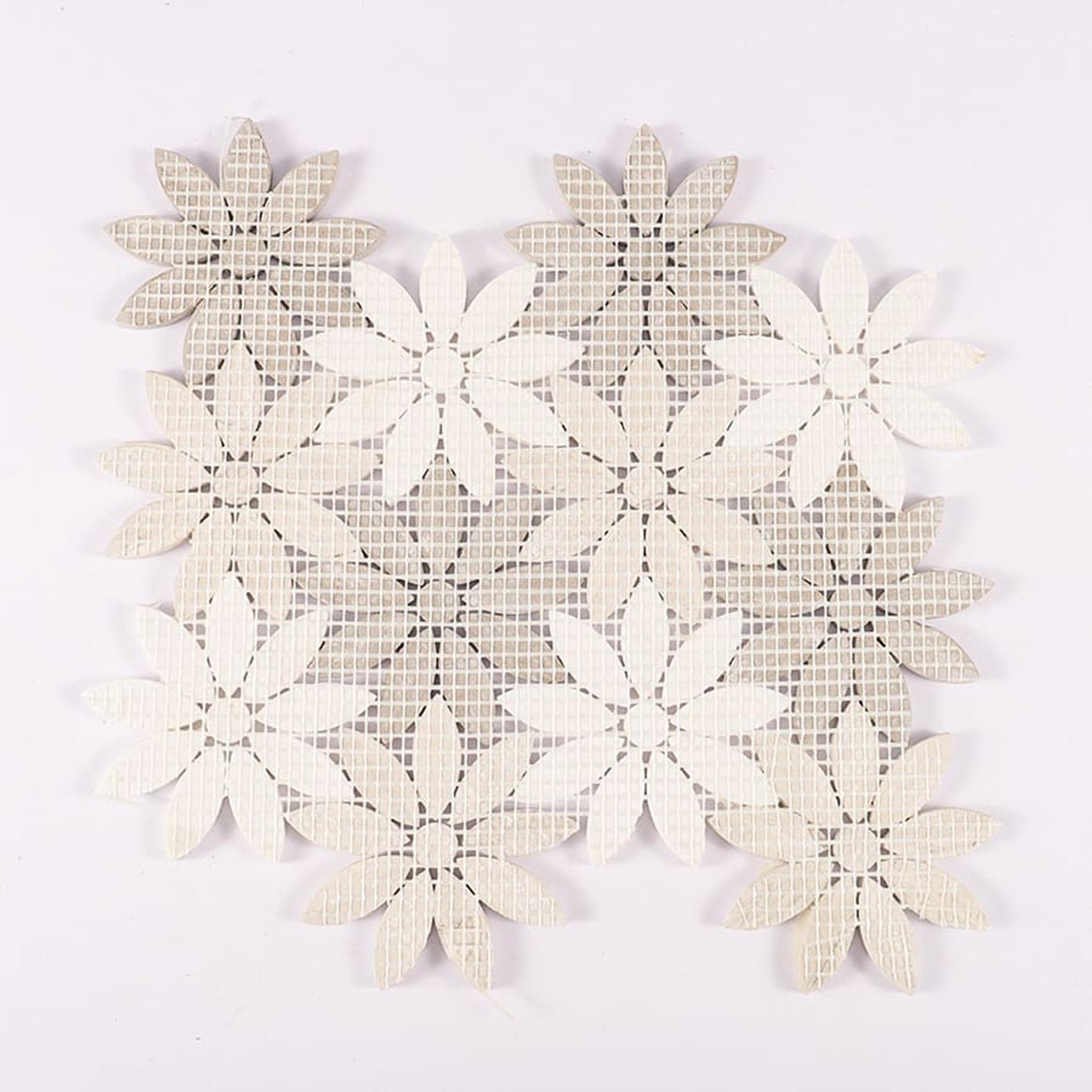 Wooden Beige and White Flower Marble Mosaic Tile — mosaic hoa văn waterjet bằng đá marble trắng & beige