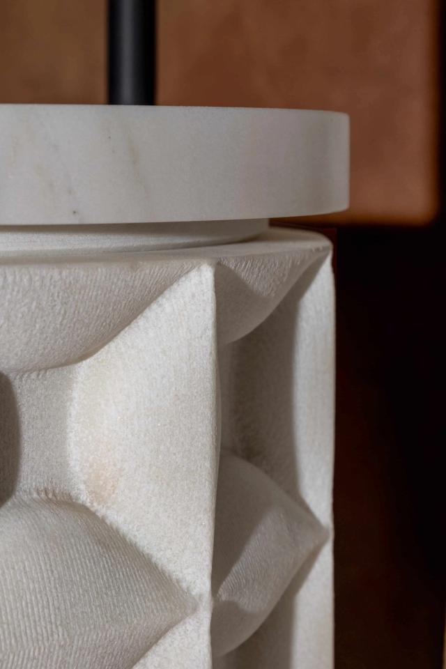 Lavabo đá nguyên khối tròn III — nội thất đá Rochelle Stone