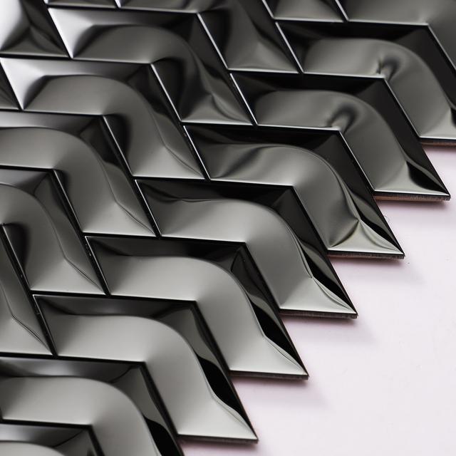 Black Chevron Mosaic — mosaic chevron (mũi tên) bằng kim loại đen