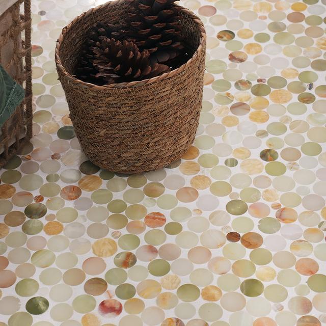Pale Green Penny Round Marble Mosaic — mosaic tròn (penny round) bằng đá marble xanh nhạt mật ong