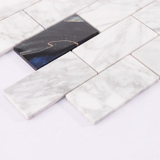 White Marble and Black Glass Mosaic Subway Tile — mosaic subway (gạch thẻ) bằng đá marble đen & trắng
