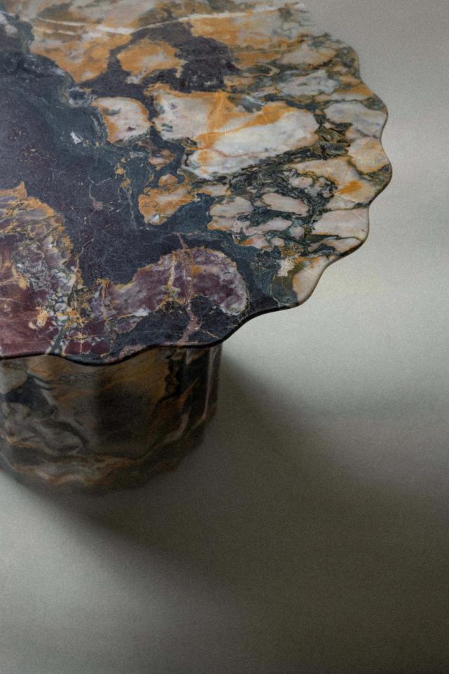 Bàn ăn đá — nội thất đá Rochelle Stone