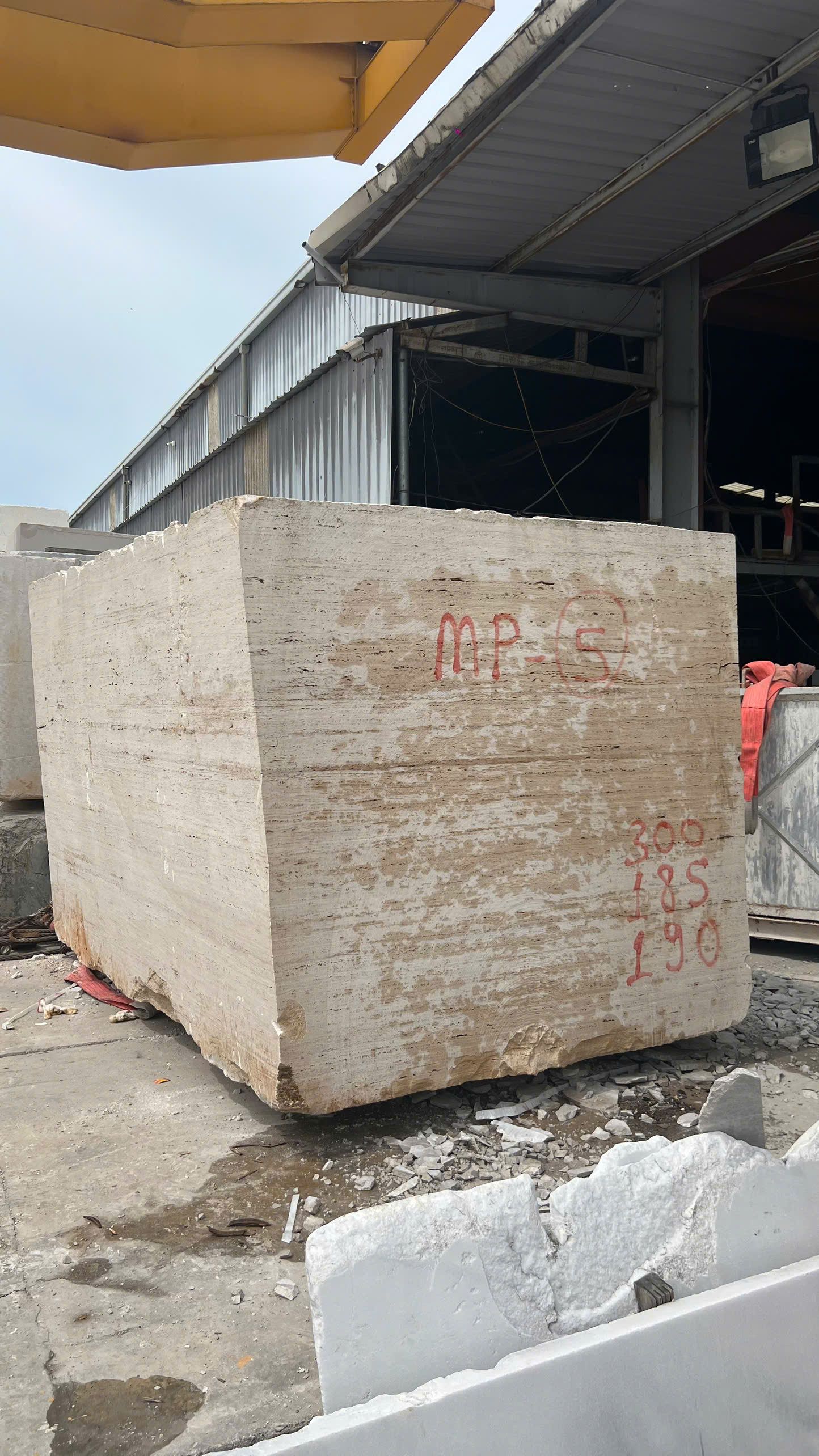 Đá khối nguyên liệu — Travertine