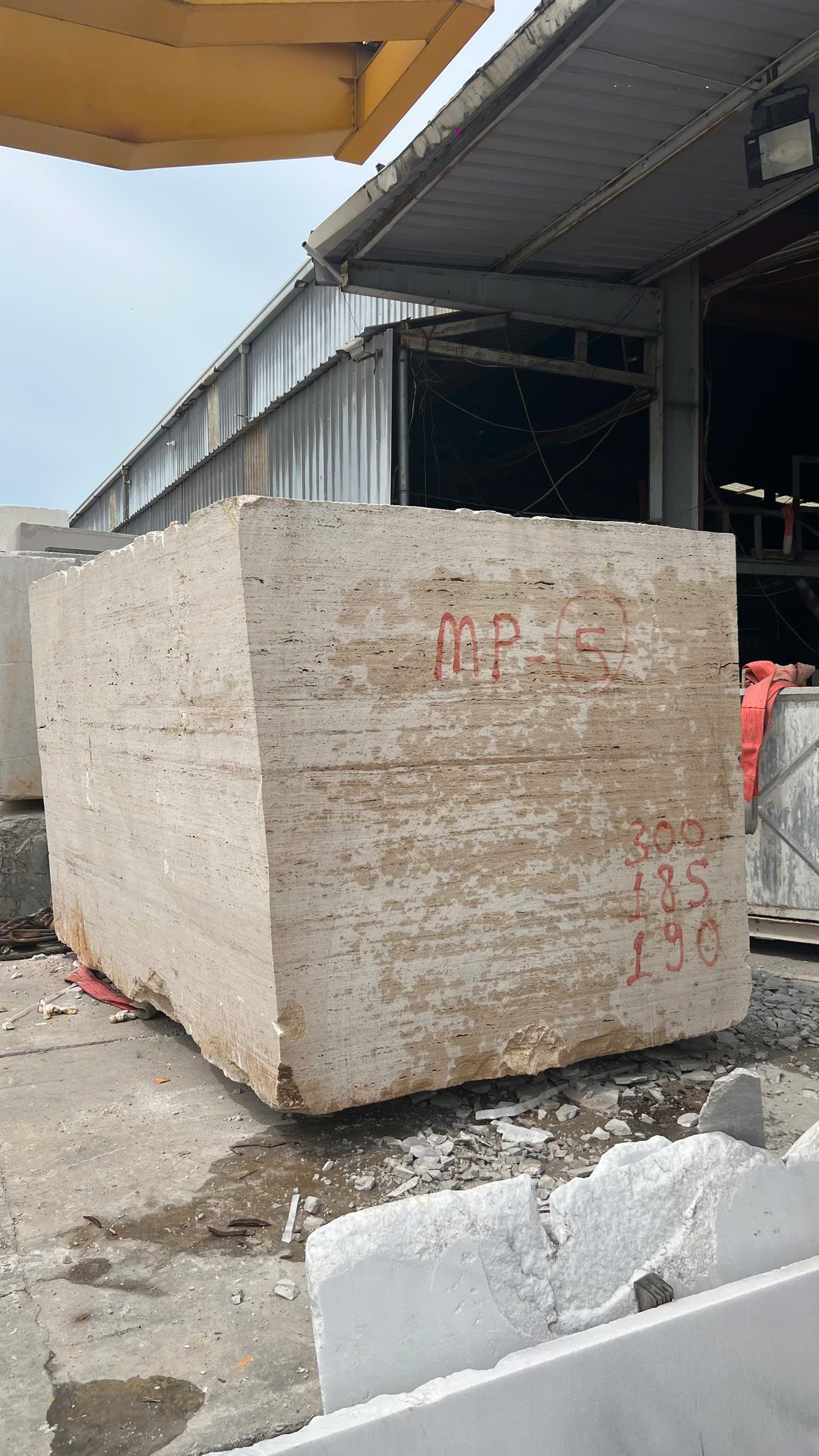 Đá khối nguyên liệu — Travertine