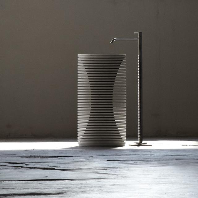 Lavabo Introverso đặt sàn — lavabo đá tự nhiên Rochelle