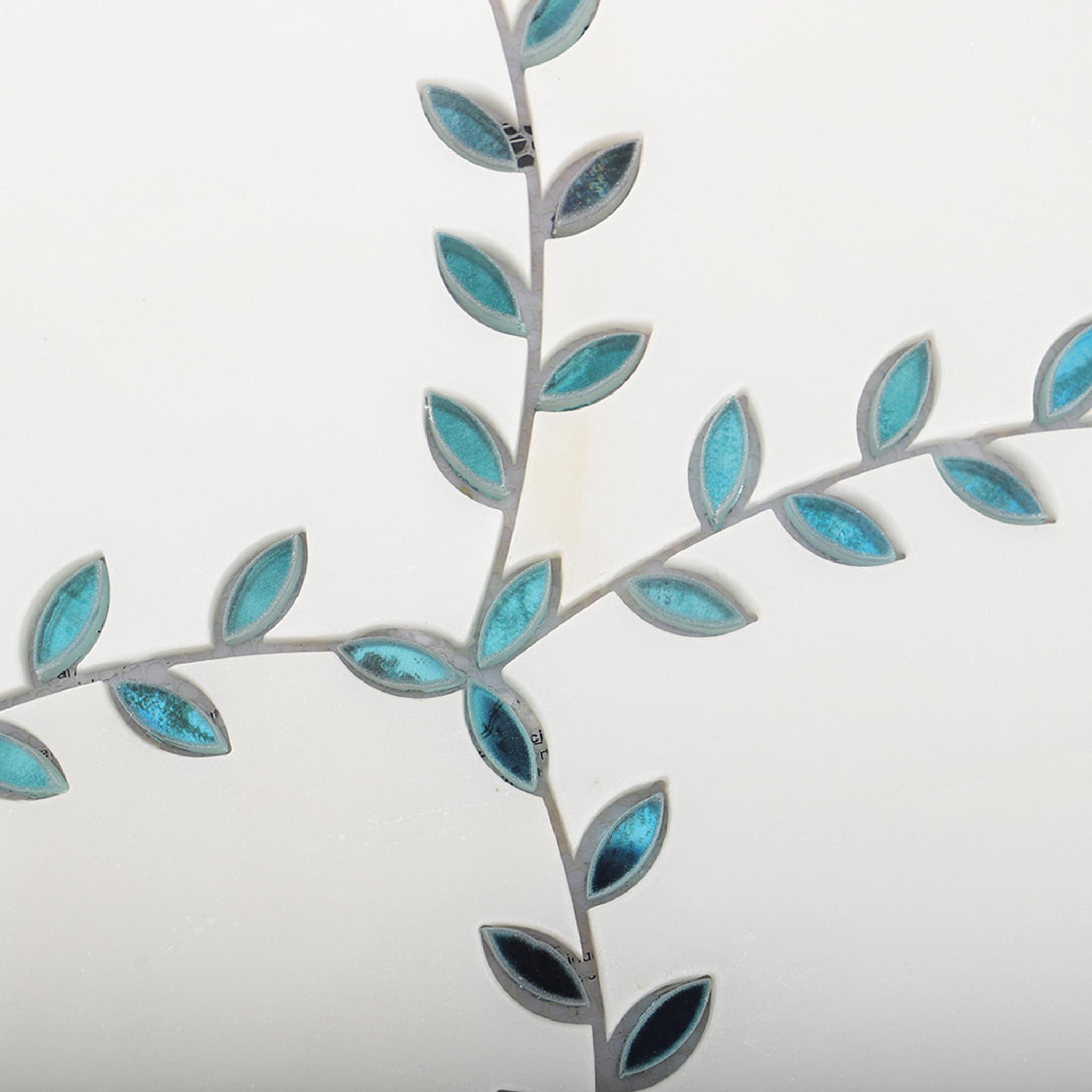 White Marble with Blue Glass Leaf Shaped Waterjet Mosaic Tile — mosaic hoa văn waterjet bằng đá marble trắng & xanh dương
