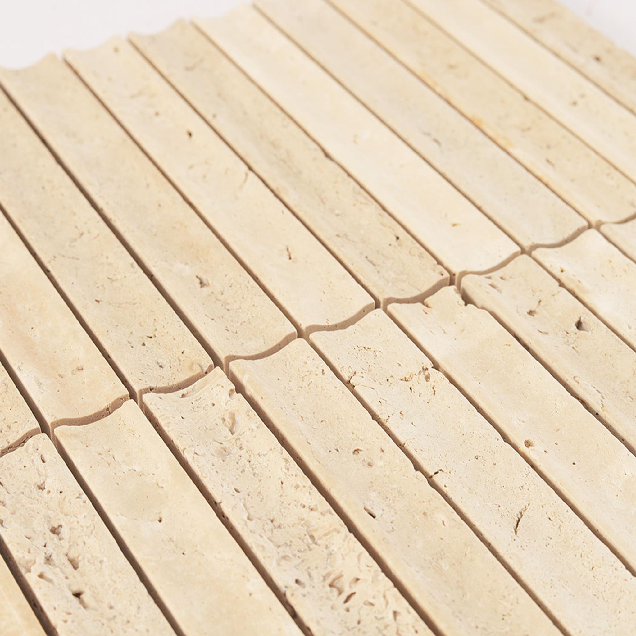 Beige Travertine Stacked Mosaic Curved Fluted Backsplash Tile — mosaic rãnh sọc (fluted) bằng đá travertine beige