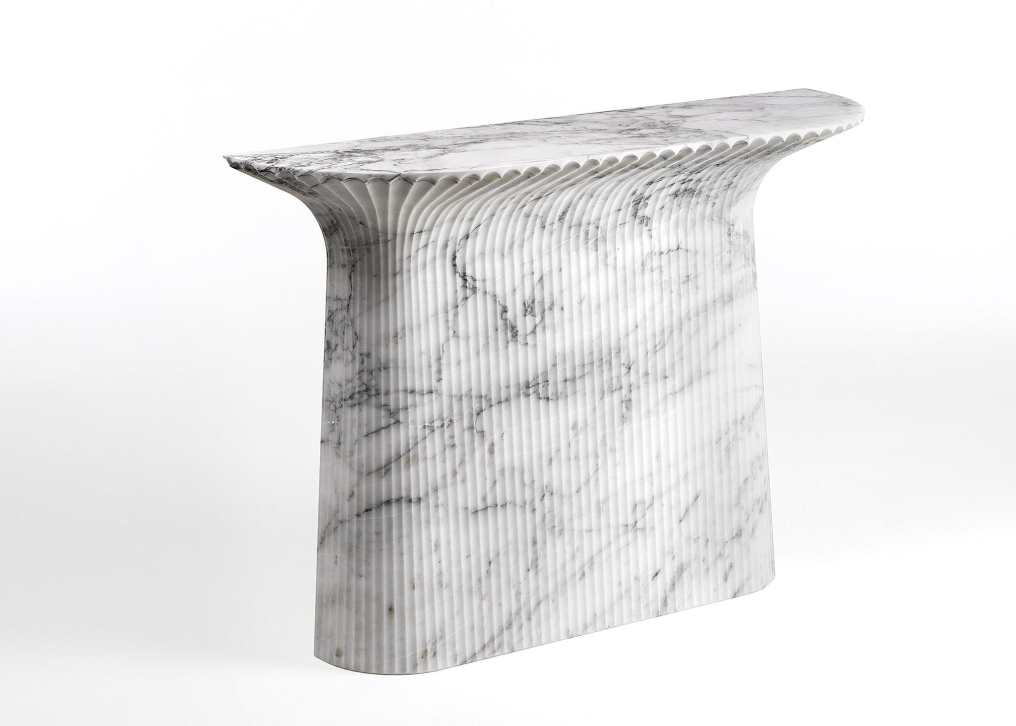 Bàn console đá sọc dọc — nội thất đá Rochelle Couture