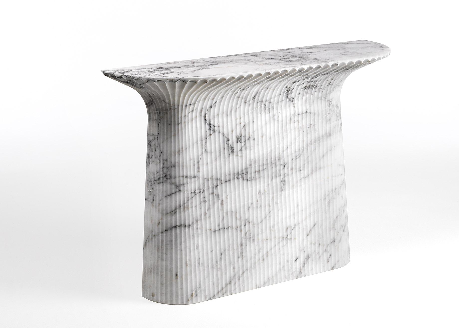 Bàn console đá sọc dọc — nội thất đá Rochelle Couture
