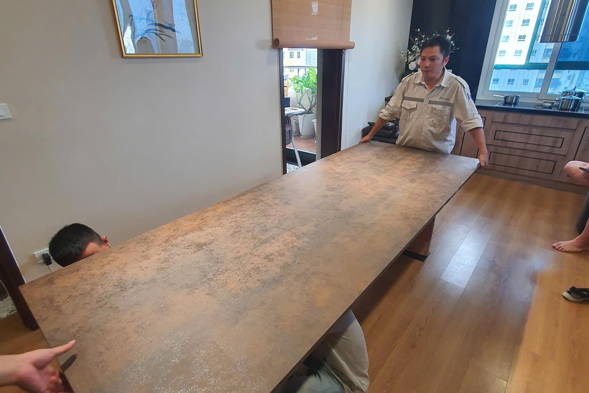 Bàn ăn đá — Neolith Iron Corten (vân gỉ đồng)