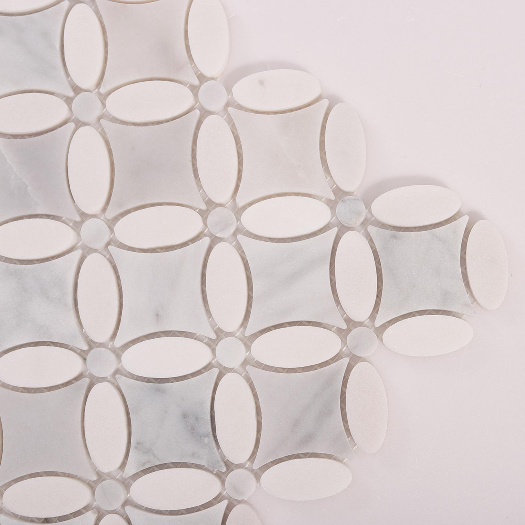White Floral Petal Marble Mosaic Wall Tiles — mosaic hoa văn waterjet bằng đá marble trắng & trắng Carrara