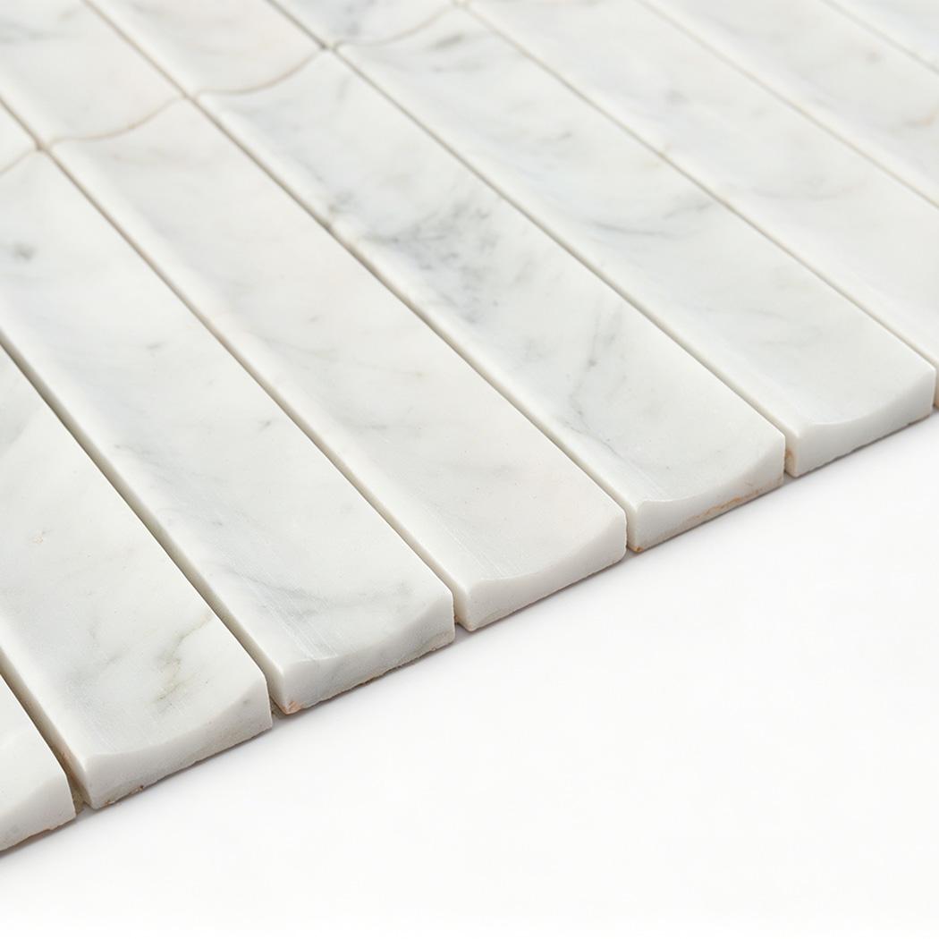 3D White Marble Curved Fluted Mosaic Bathroom Wall Tile — mosaic rãnh sọc (fluted) bằng đá marble trắng