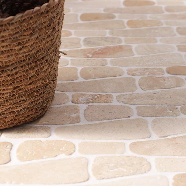 Beige Flat Pebble Travertine Mosaic Natural Stone Bathroom Floor Tile — mosaic ghép nghệ thuật bằng đá travertine beige