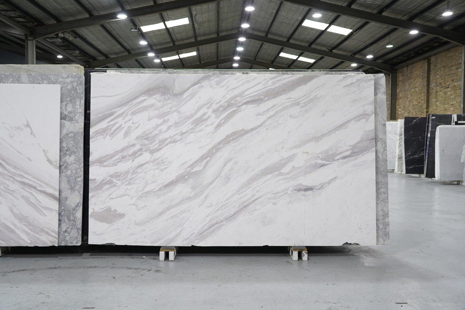 Đá Volakas — marble trắng vân mây Hy Lạp — ảnh tấm lớn (slab)