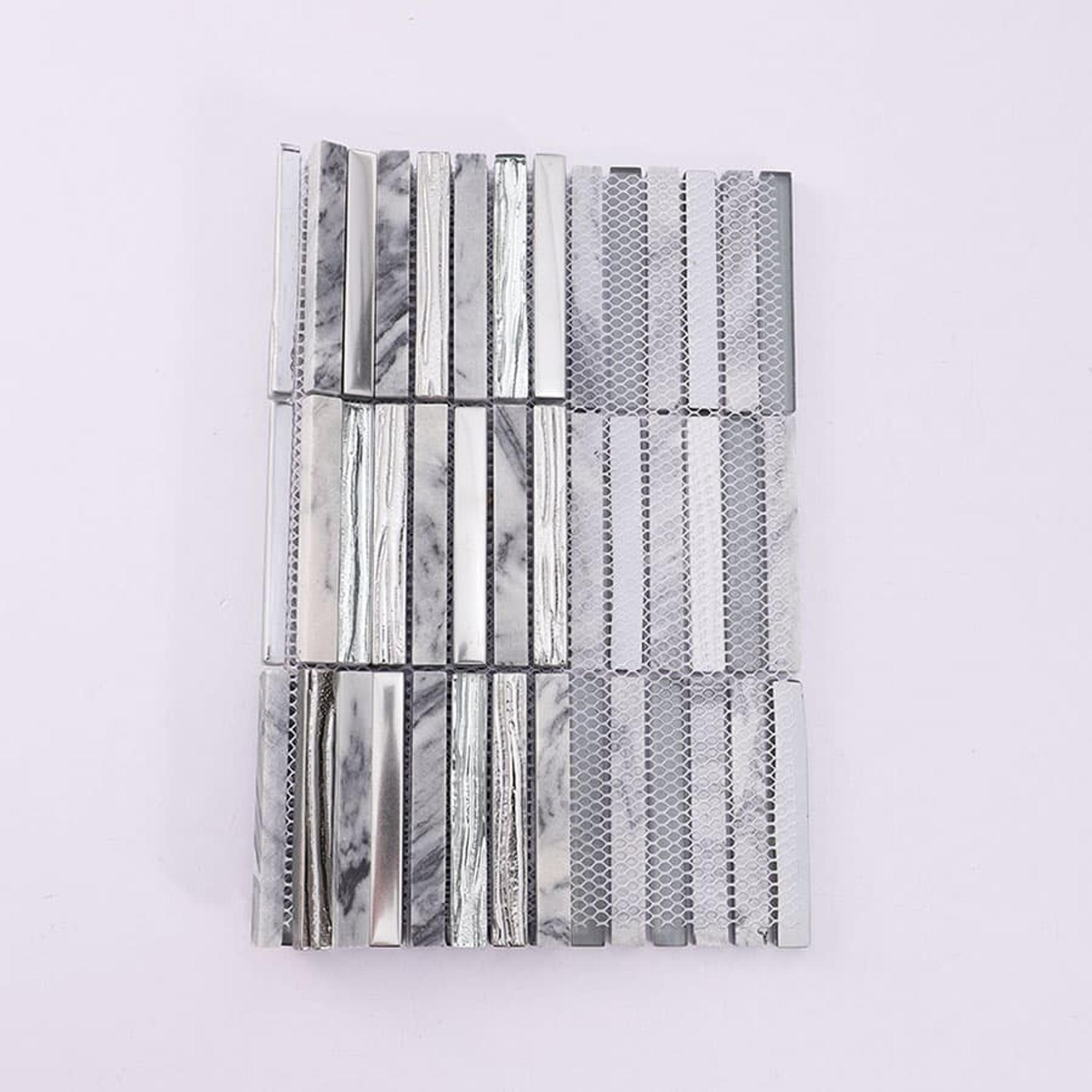 Silver Glass and Gray Marble Mosaic Linear Tile — mosaic thanh dài (linear) bằng đá marble xám & bạc