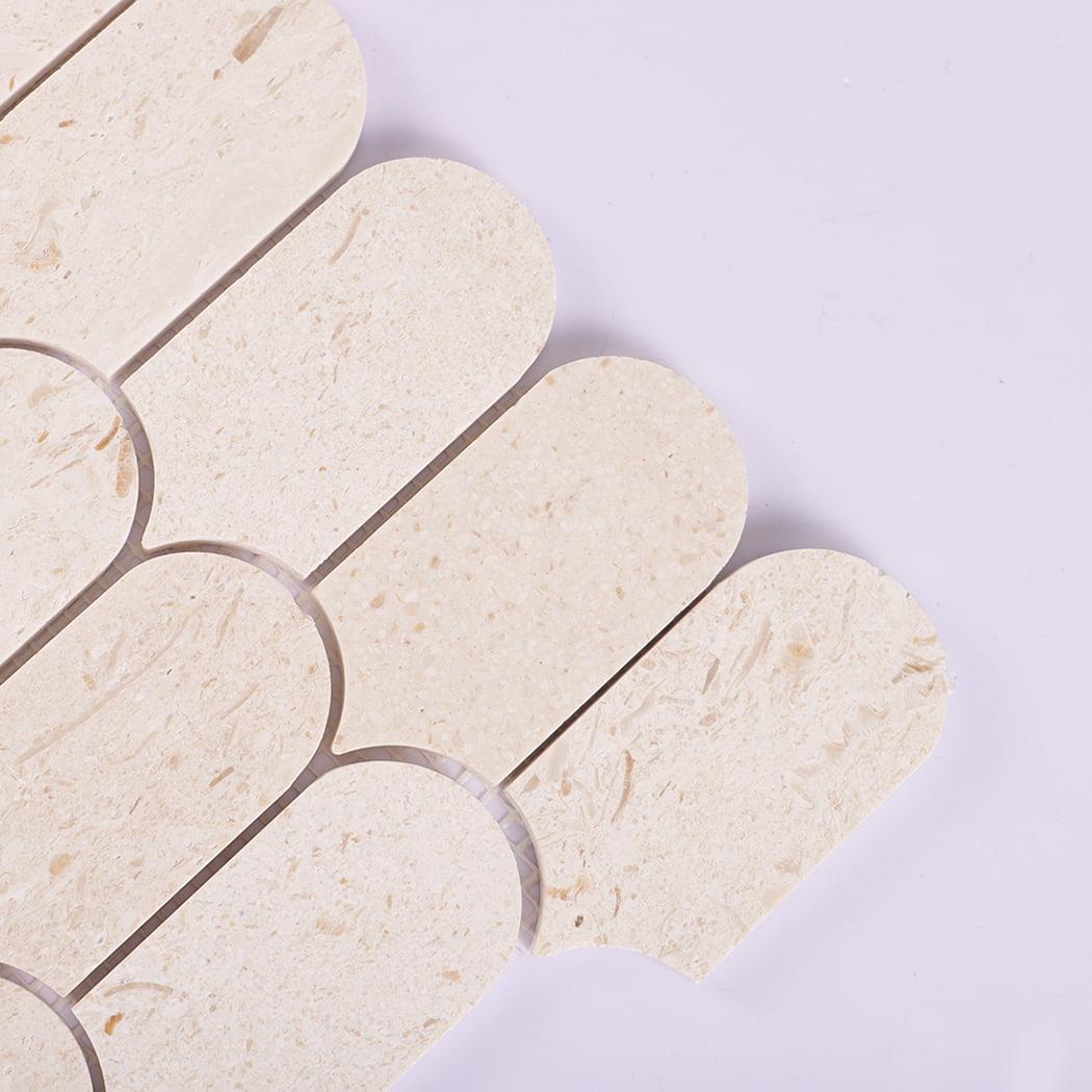 Beige Elongated Fish Scale Travertine Mosaic — mosaic vảy cá (fish scale) bằng đá travertine beige