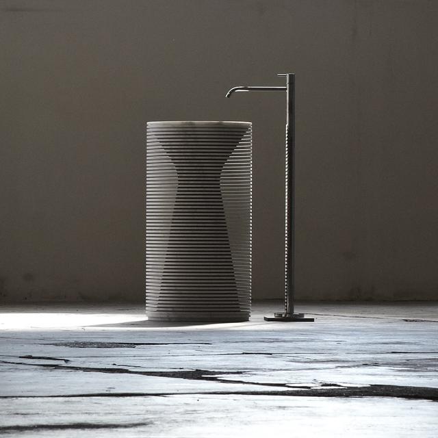 Lavabo Introverso đặt sàn — lavabo đá tự nhiên Rochelle