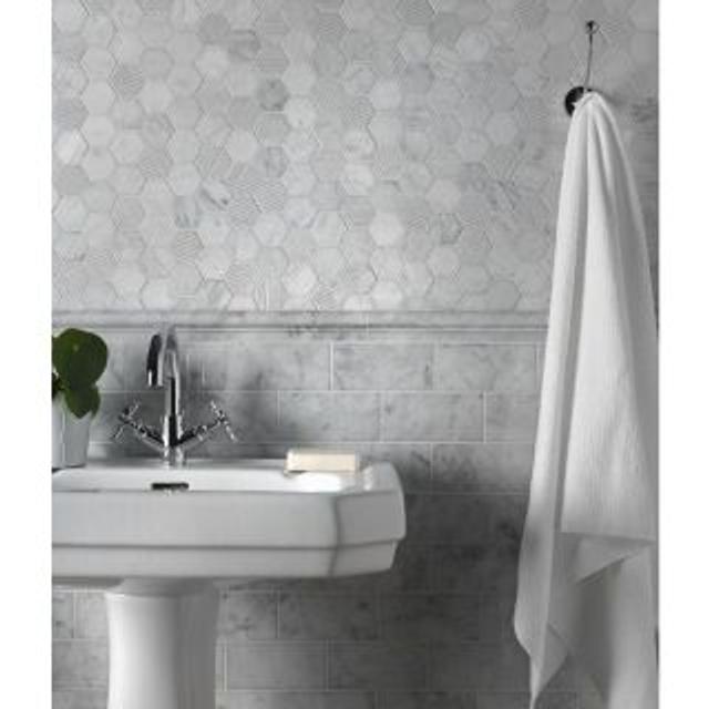 Phào chỉ đá Carrara Chair Rail (viền giữa tường) — bề mặt mài mờ (honed), Rochelle Stone