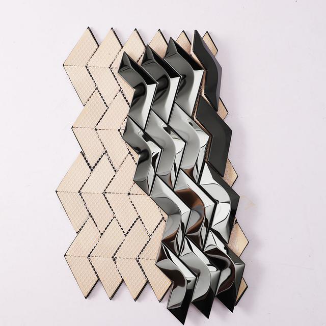 Black Chevron Mosaic — mosaic chevron (mũi tên) bằng kim loại đen