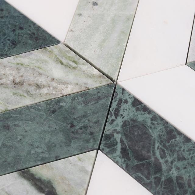 Big Hexagon Geometric Marble Mosaic — mosaic lục giác bằng đá marble xanh lục & trắng