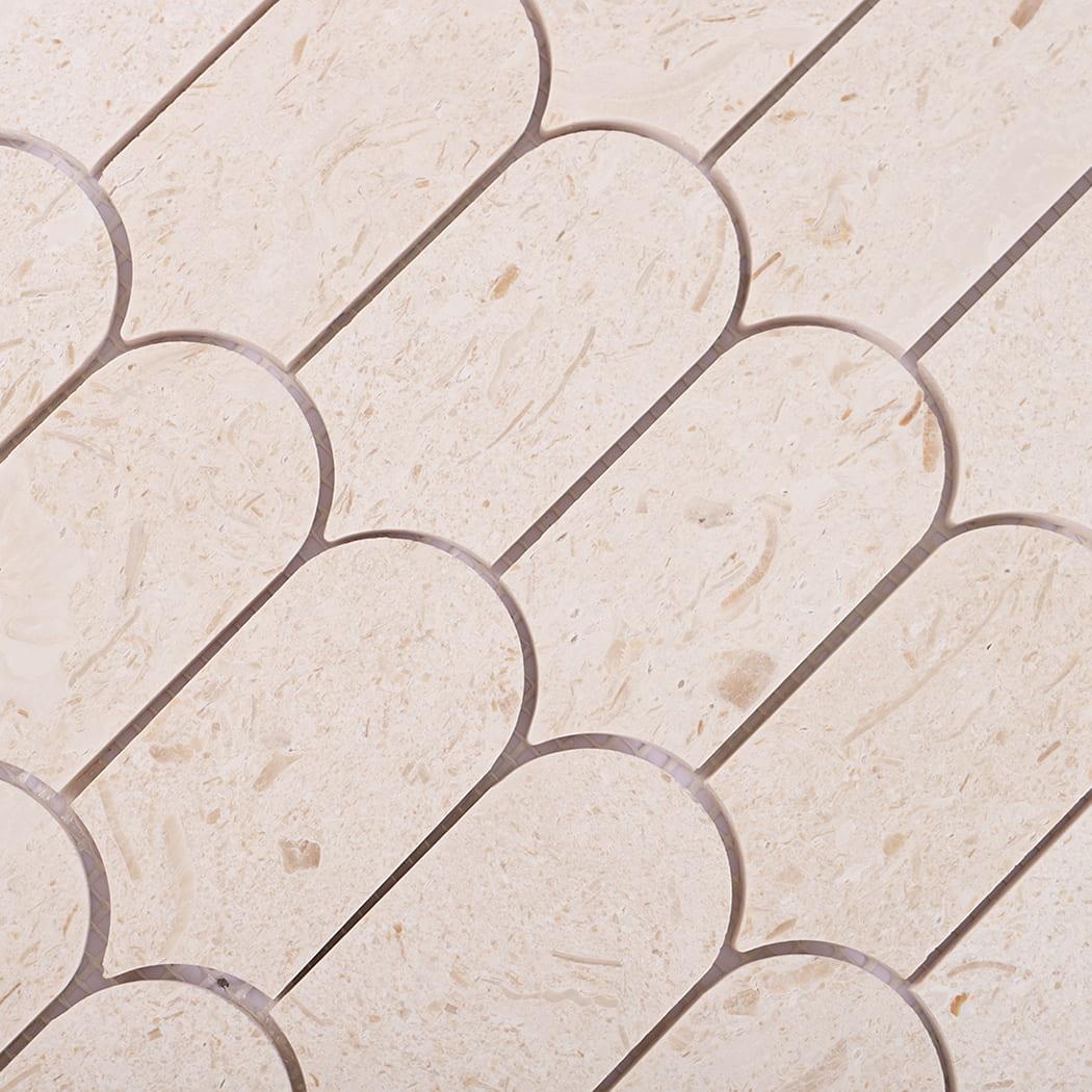 Beige Elongated Fish Scale Travertine Mosaic — mosaic vảy cá (fish scale) bằng đá travertine beige