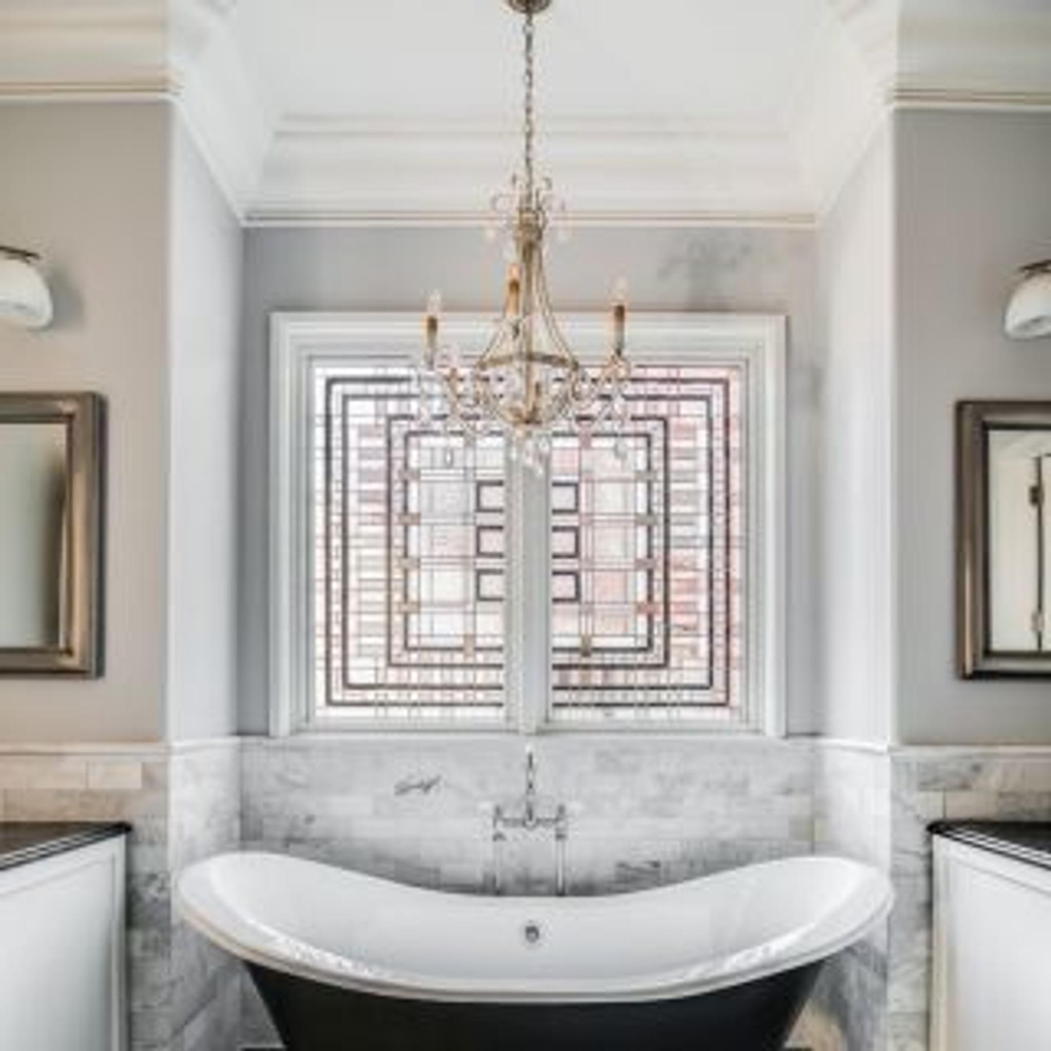 Phào chỉ đá Statuary Chair Rail (viền giữa tường) — bề mặt mài mờ (honed), Rochelle Couture