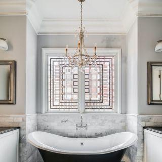 Phào chỉ đá Statuary Chair Rail (viền giữa tường) — bề mặt mài mờ (honed), Rochelle Couture