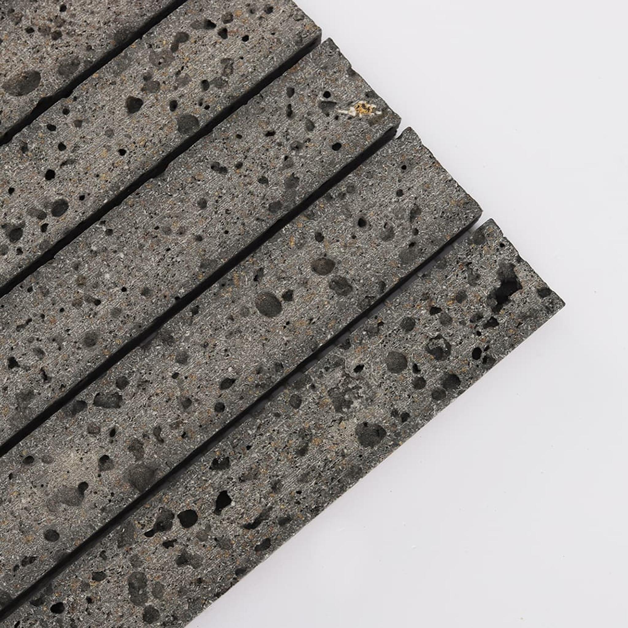 Black Lava Stone Fluted Mosaic Tile for Walls and Fireplaces — mosaic rãnh sọc (fluted) bằng đá marble đen
