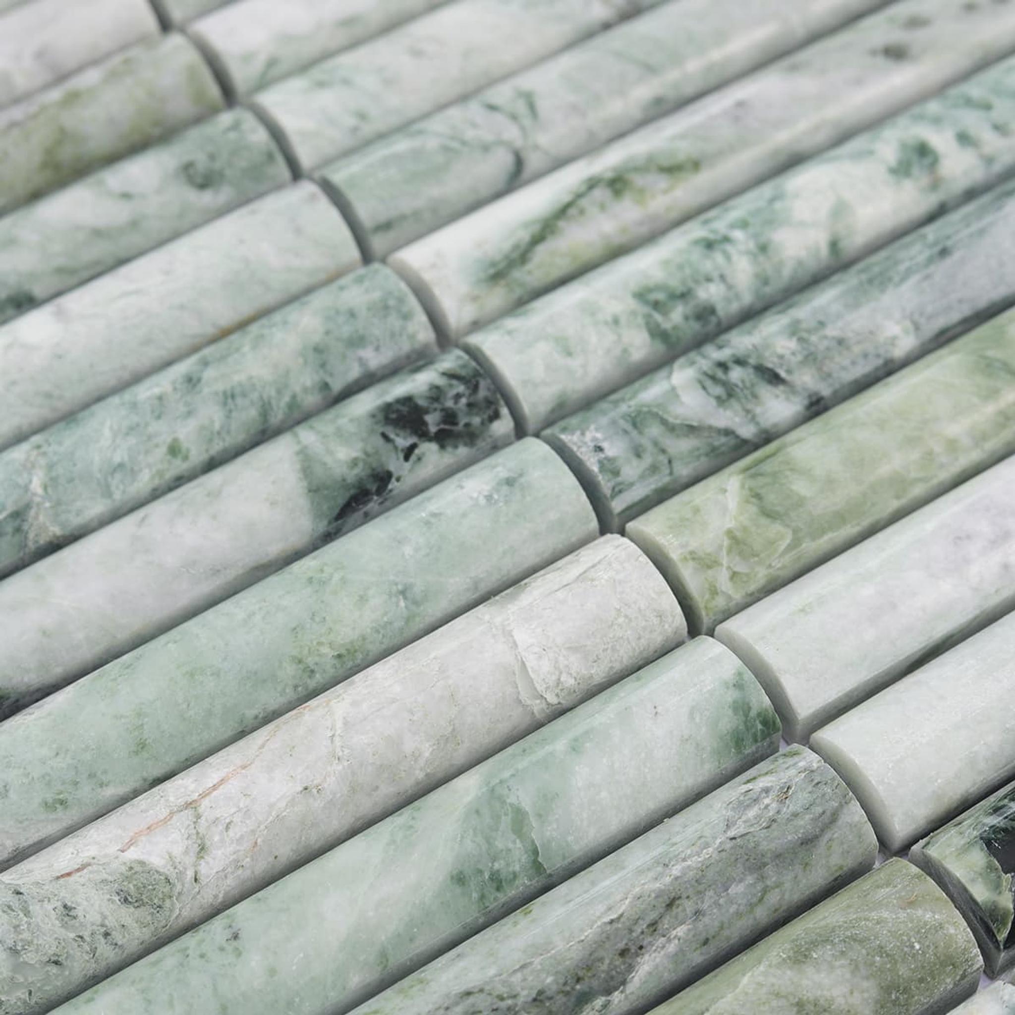 Emerald Green Fluted Marble Mosaic Wall Tile — mosaic rãnh sọc (fluted) bằng đá marble xanh lục