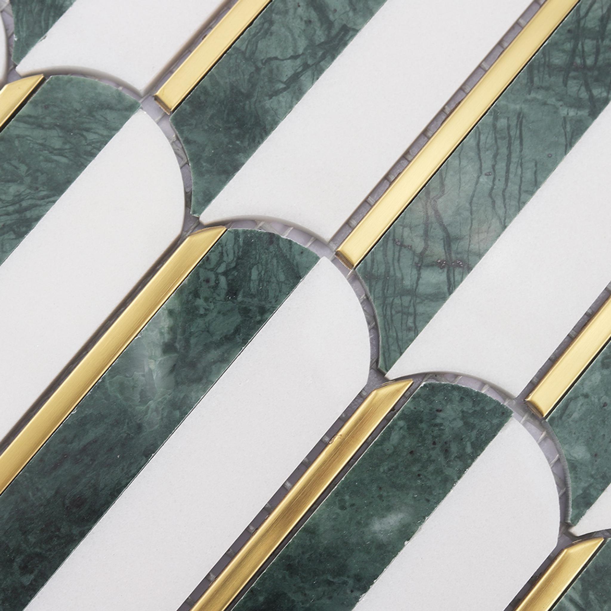 Green and White Marble Scalloped Mosaic Tile with Gold Metal Inlay — mosaic vảy cá (fish scale) bằng đá marble trắng & xanh lục