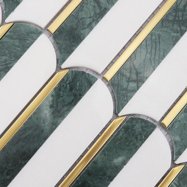 Green and White Marble Scalloped Mosaic Tile with Gold Metal Inlay — mosaic vảy cá (fish scale) bằng đá marble trắng & xanh lục