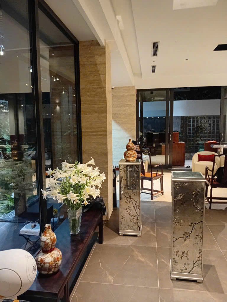 Ốp cột đá — Travertine kem