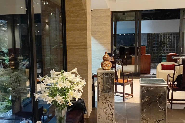 Ốp cột đá — Travertine kem
