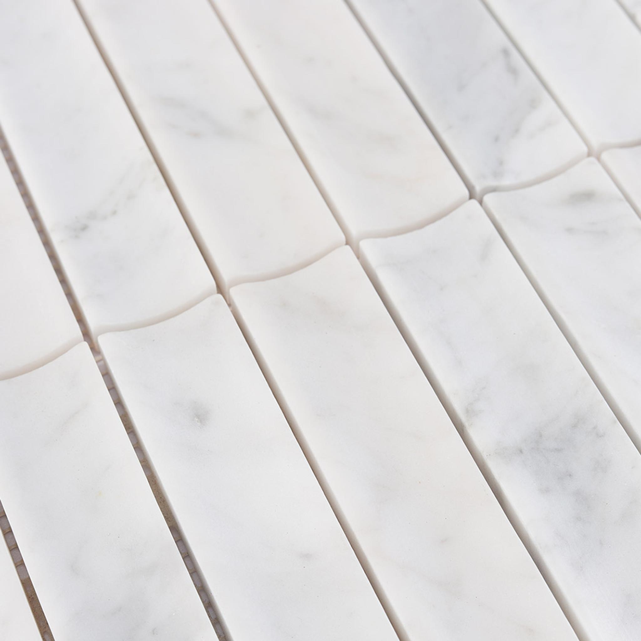 3D White Marble Curved Fluted Mosaic Bathroom Wall Tile — mosaic rãnh sọc (fluted) bằng đá marble trắng