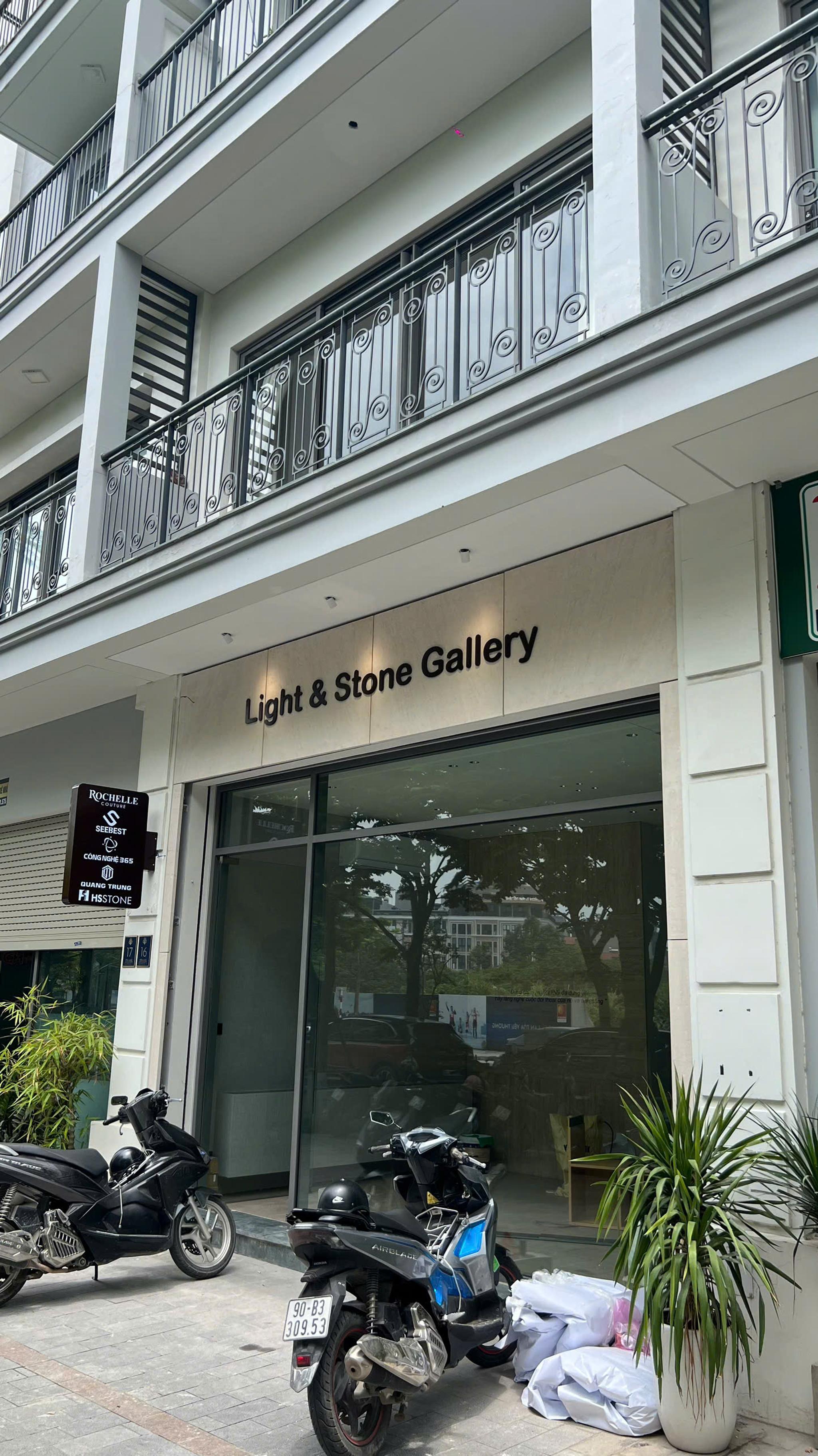 Showroom Rochelle (mặt tiền)