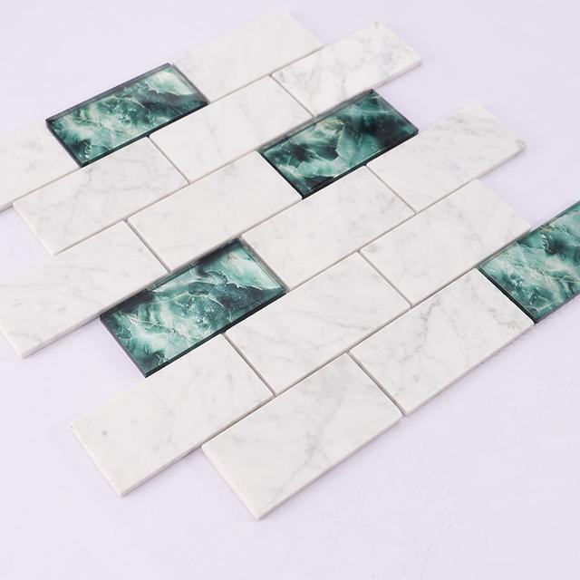 White Marble and Green Glass Mosaic Brick Subway Tile — mosaic subway (gạch thẻ) bằng đá marble trắng & xanh lục