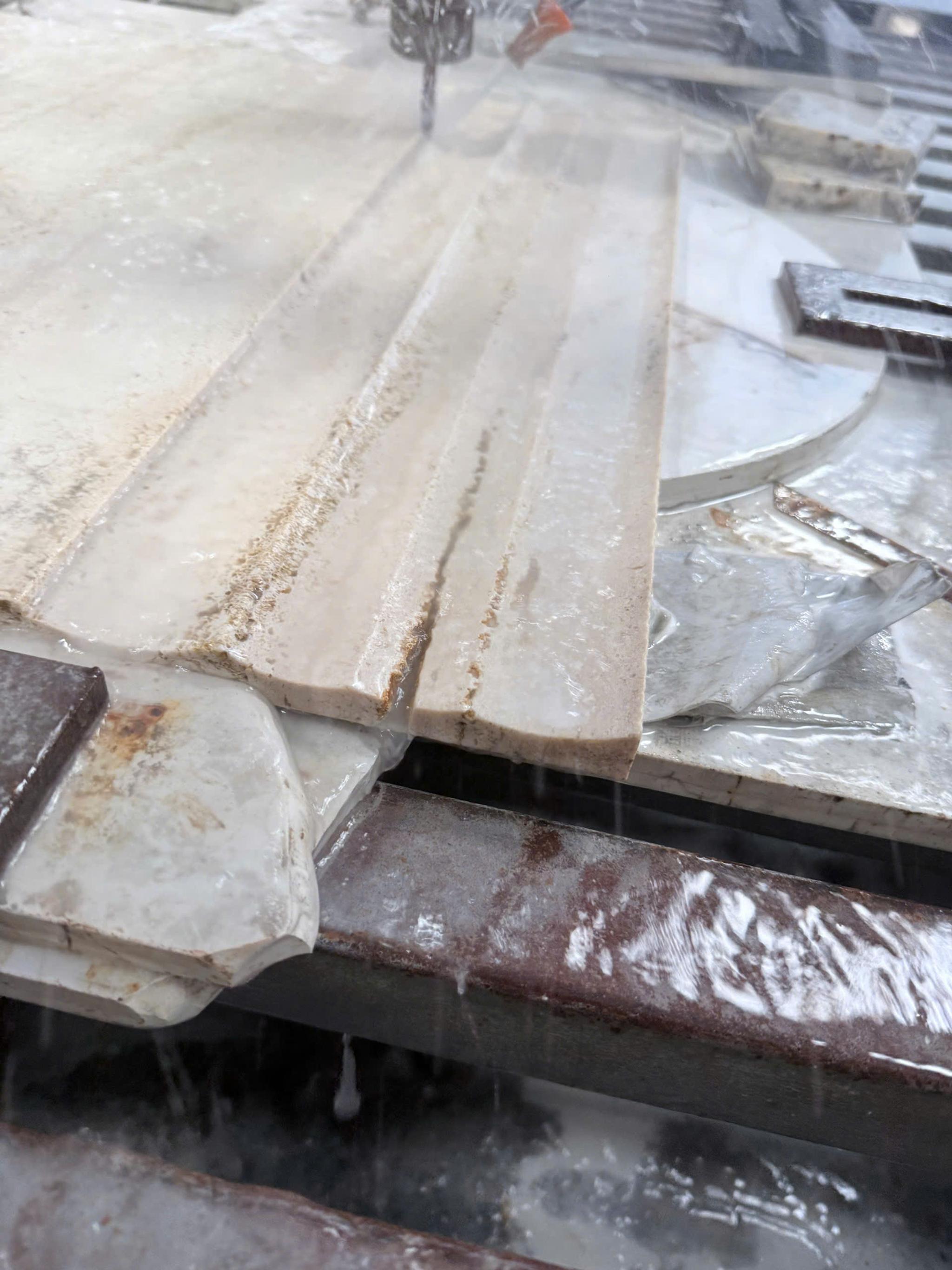 Gia công waterjet (xưởng) — Travertine/marble