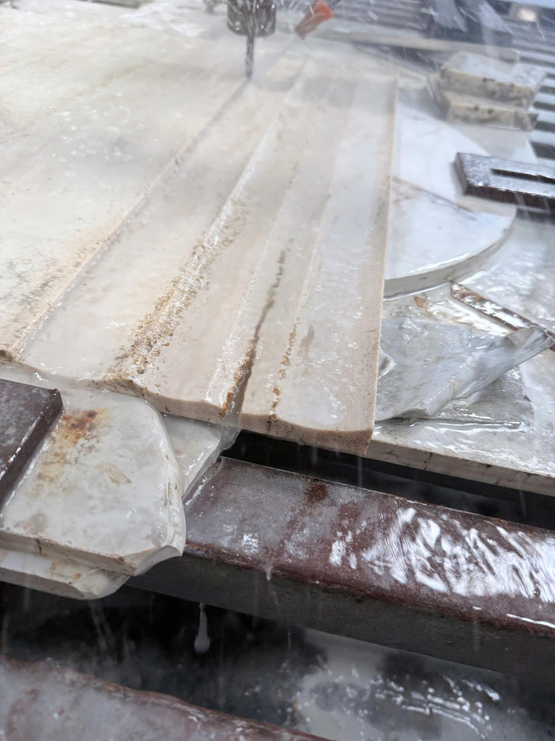 Gia công waterjet (xưởng) — Travertine/marble