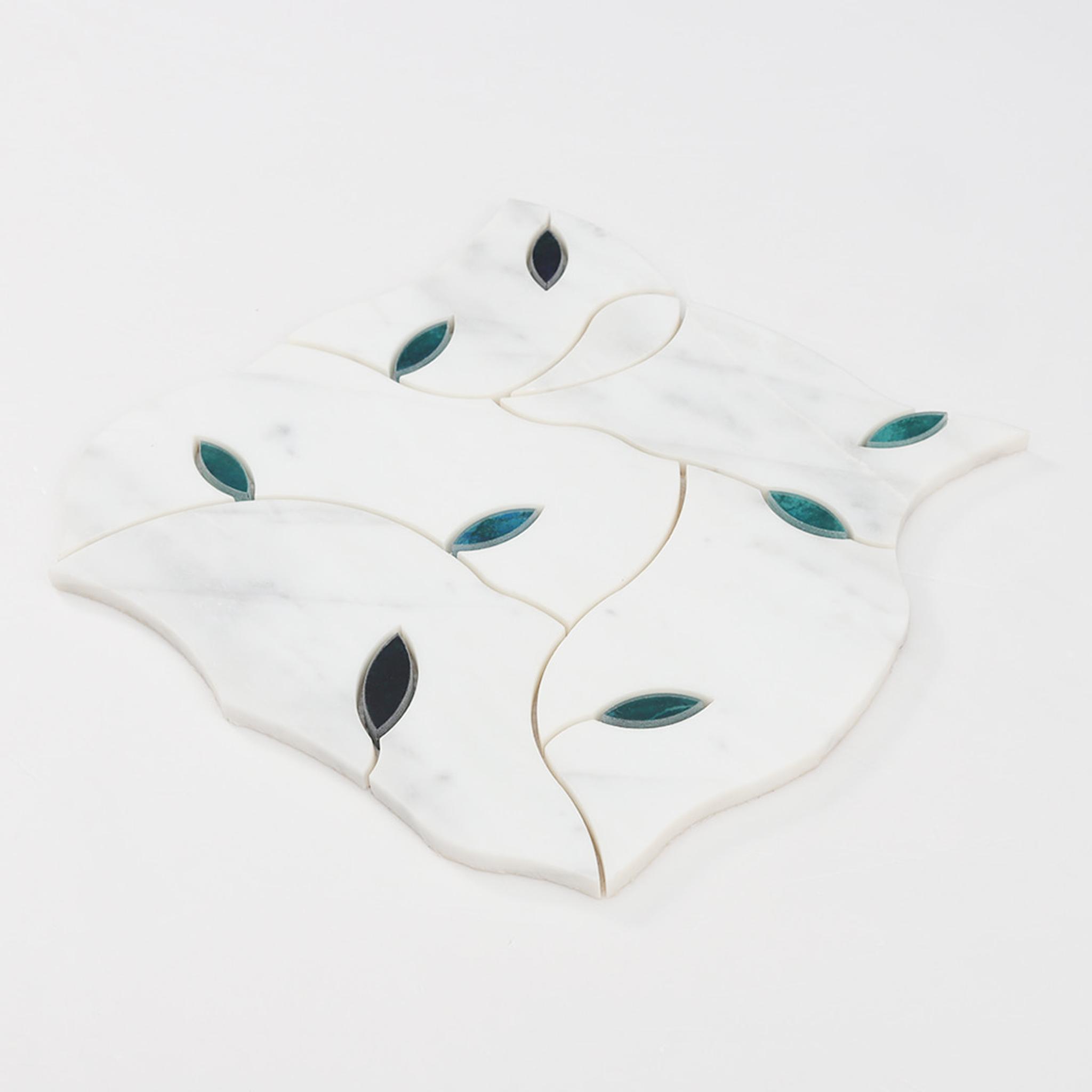 White Marble Waterjet Mosaic Wall Tile Pattern with Teal Glass Leaf — mosaic hoa văn waterjet bằng đá marble trắng