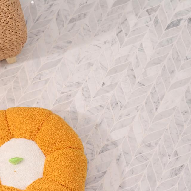 Feather Carrara White Marble Mosaic Tiles — mosaic hoa văn waterjet bằng đá marble trắng & trắng Carrara