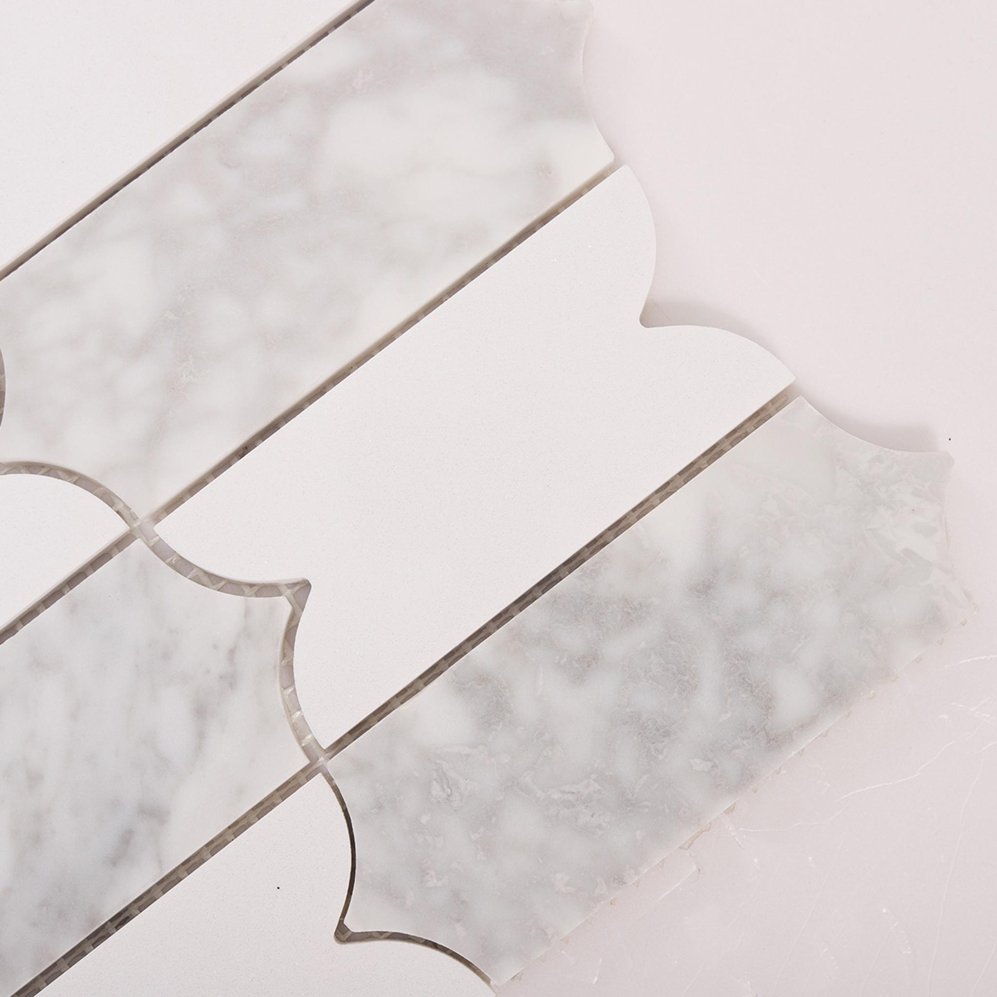 Scalloped Long Arabesque Mosaic Tile — mosaic vảy cá (fish scale) bằng đá marble trắng & trắng Carrara