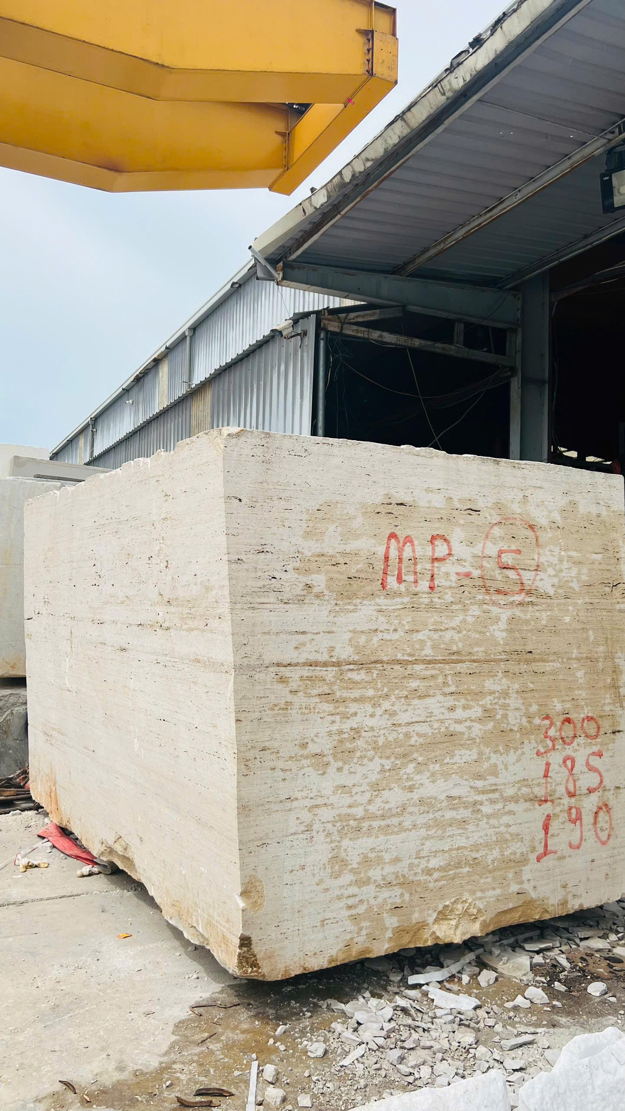 Đá khối nguyên liệu — Travertine
