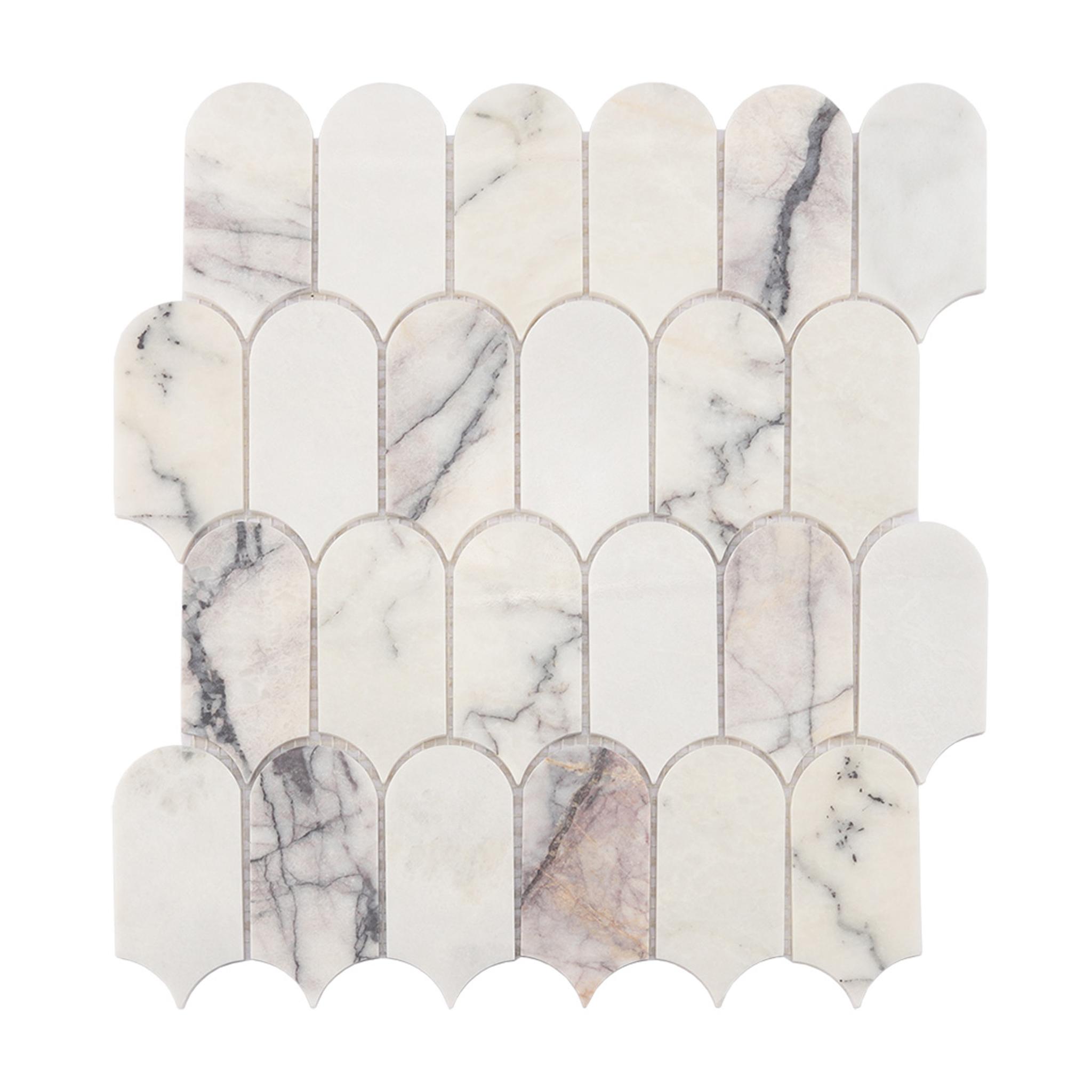 Elongated Scale Marble Mosaic Tile with Gray Veins — mosaic ghép nghệ thuật bằng đá marble xám