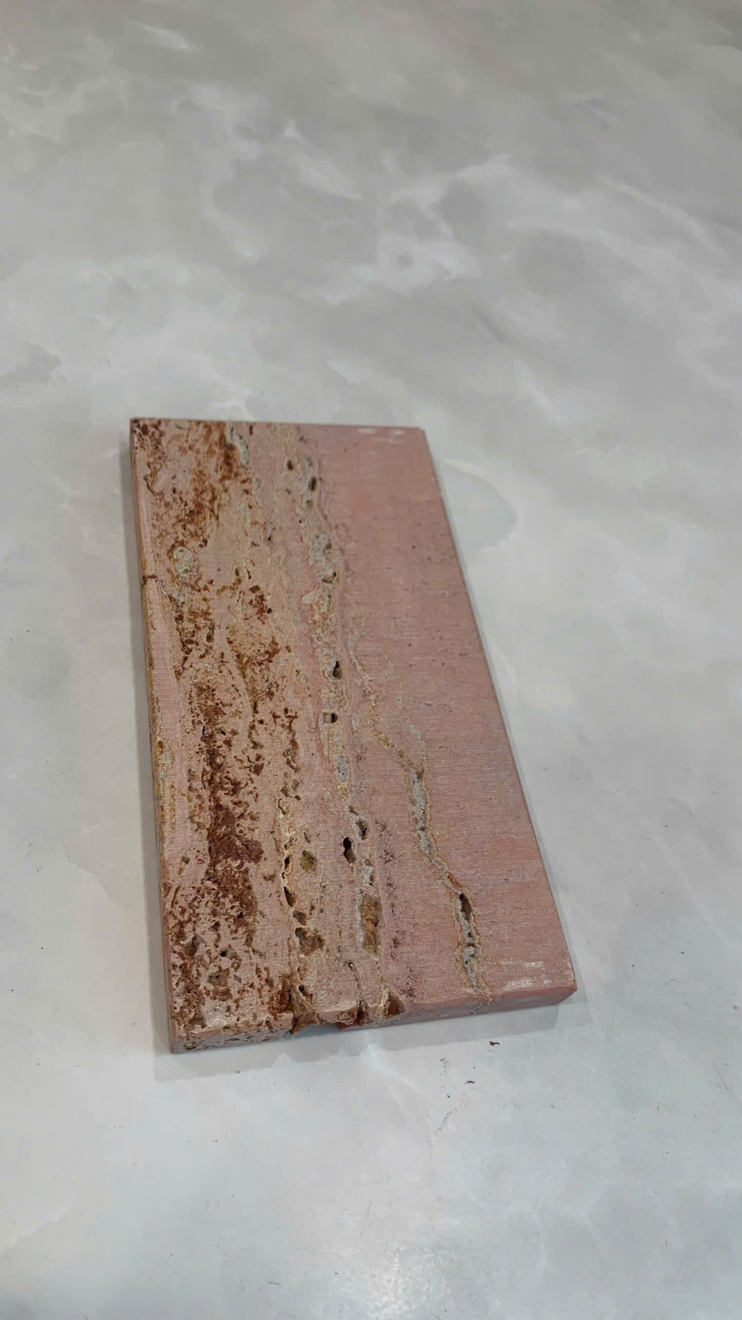 Mẫu đá — Travertine đỏ (vein-cut)