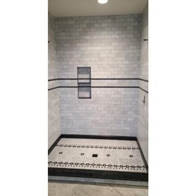 Phào chỉ đá Nero Marquina Baseboard (phào chân tường) — bề mặt mài mờ (honed), Rochelle Stone